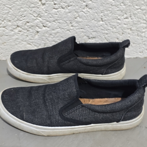 Womens Classic Black Slip-On Sneakers - Picture 6 of 6